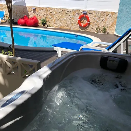 Luisa Anabela Piscine Et Jacuzzi *